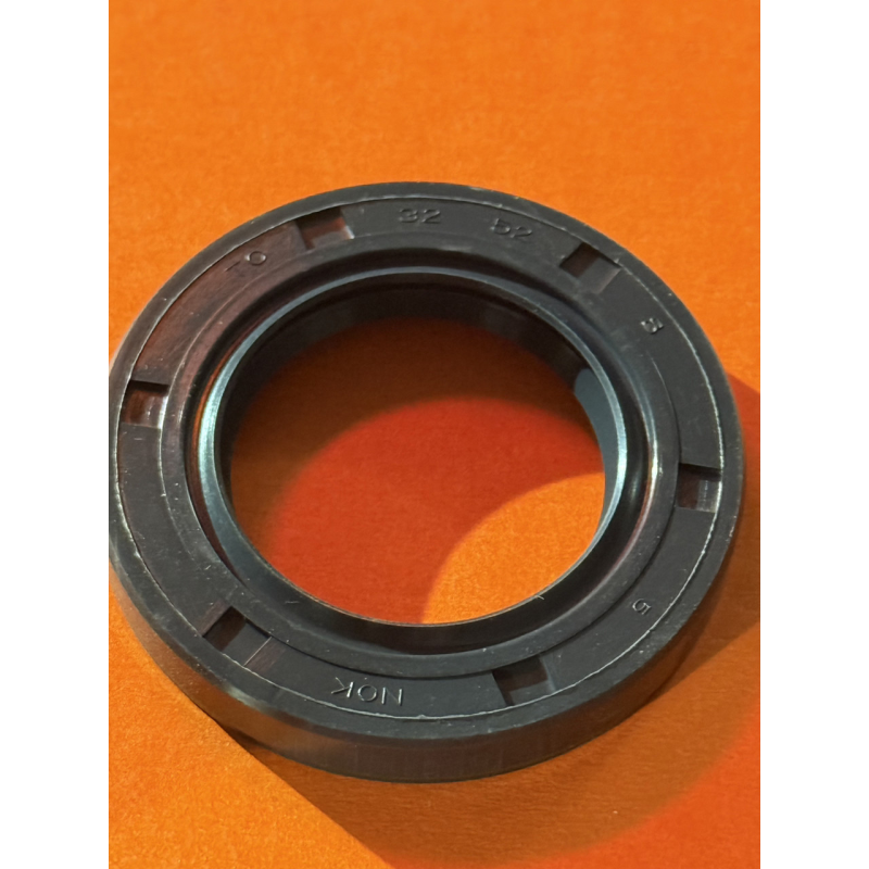 Сальник Nok 32x52x8 - Kubota M5000 Сальник Nok 32x52x8 - Kubota M5000