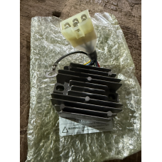 РЕГУЛЯТОР НАПРУГИ / 12V / KUBOTA / YANMAR / ISEKI - оригінал