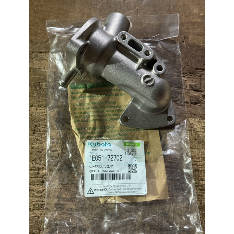 Корпус термостата Kubota D722 - 1E051-72702 Корпус термостата Kubota D722 - 1E051-72702