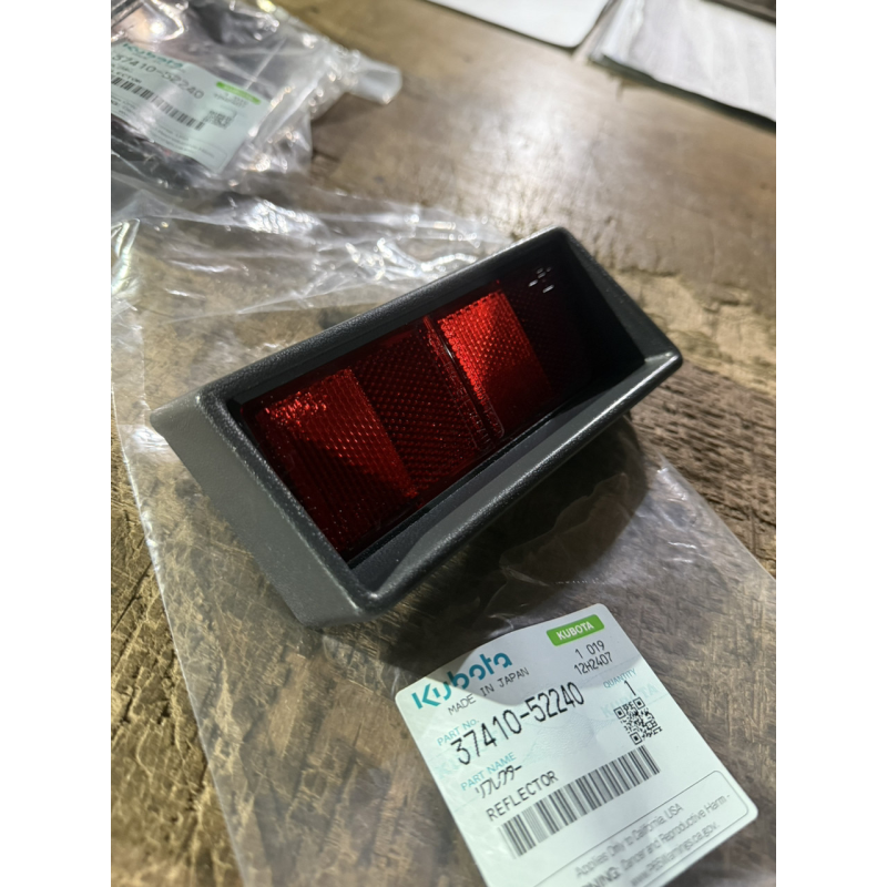 Задній фонар Kubota X20 - X24 - 37410-52240 - оригінал Задній фонар Kubota X20 - X24 - 37410-52240 - оригінал