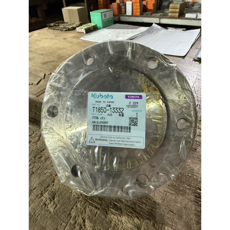 Передня полуось - ступіца Kubota GL320 - T1850-13332 Передня полуось - ступіца Kubota GL320 - T1850-13332