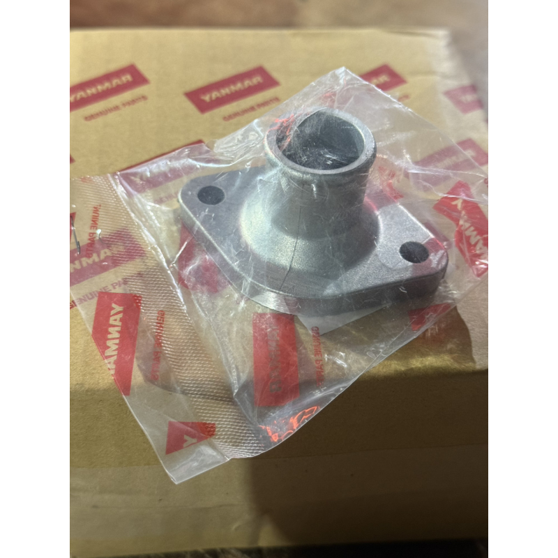 Корпус термостата Yanmar 3T84H - Yanmar F18, FX18 - оригинал Корпус термостата Yanmar 3T84H - Yanmar F18, FX18 - оригинал