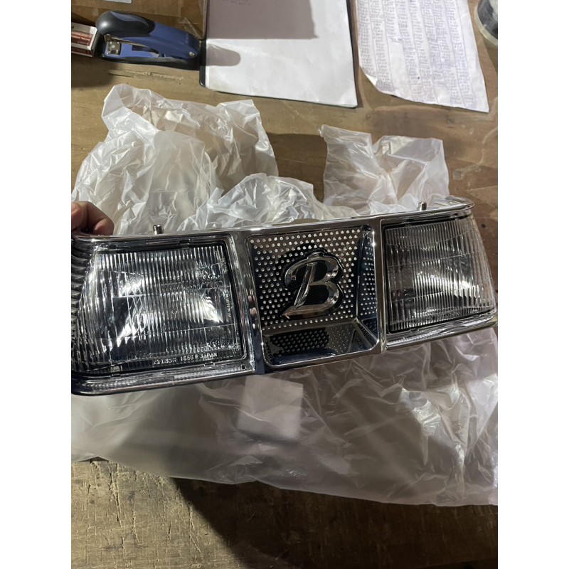 Передня фара оригінал на Kubota GB16 - 6A100-54130 Передня фара оригінал на Kubota GB16 - 6A100-54130