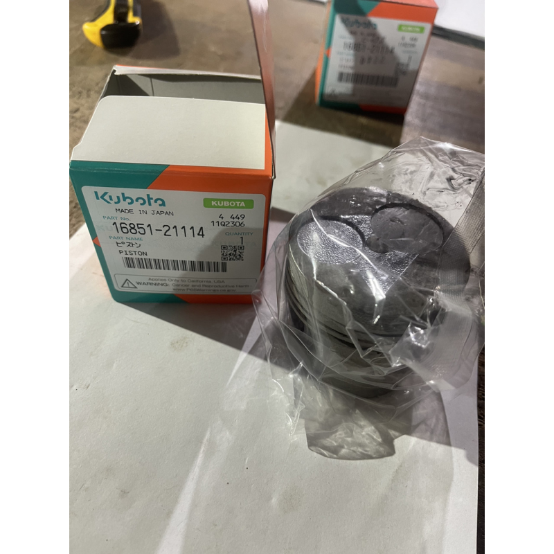 Поршень Kubota D722 - 16851-21114 оригінал Поршень Kubota D722 - 16851-21114 оригінал