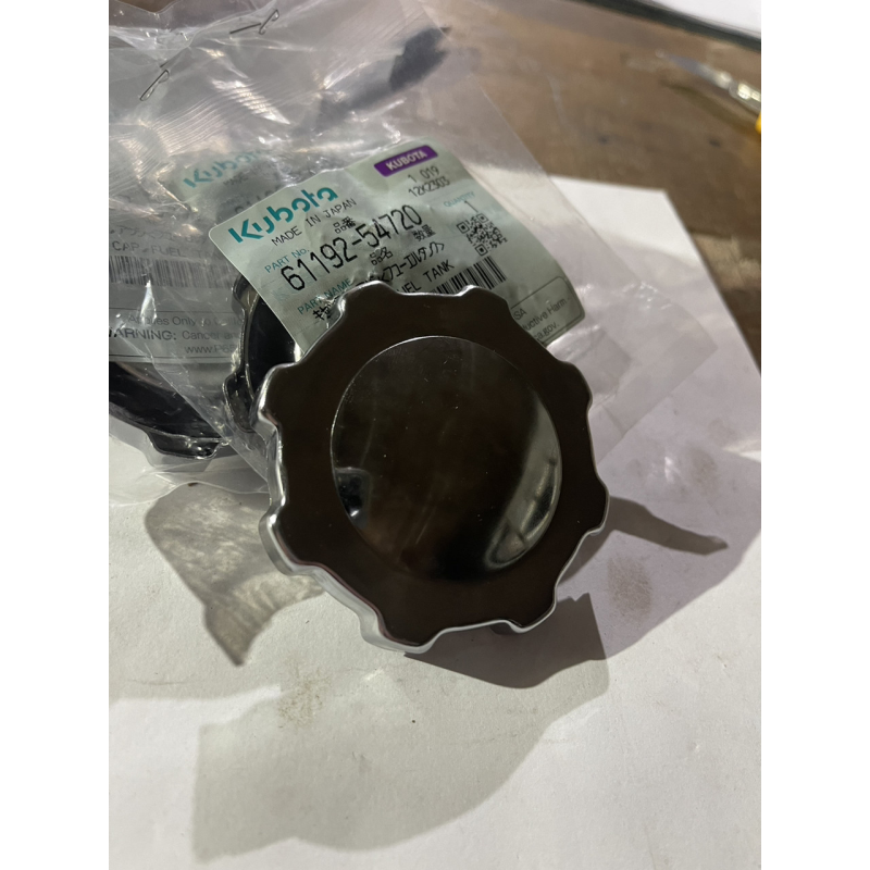 Кришка бака Kubota GL - 61192-54720 Кришка бака Kubota GL - 61192-54720
