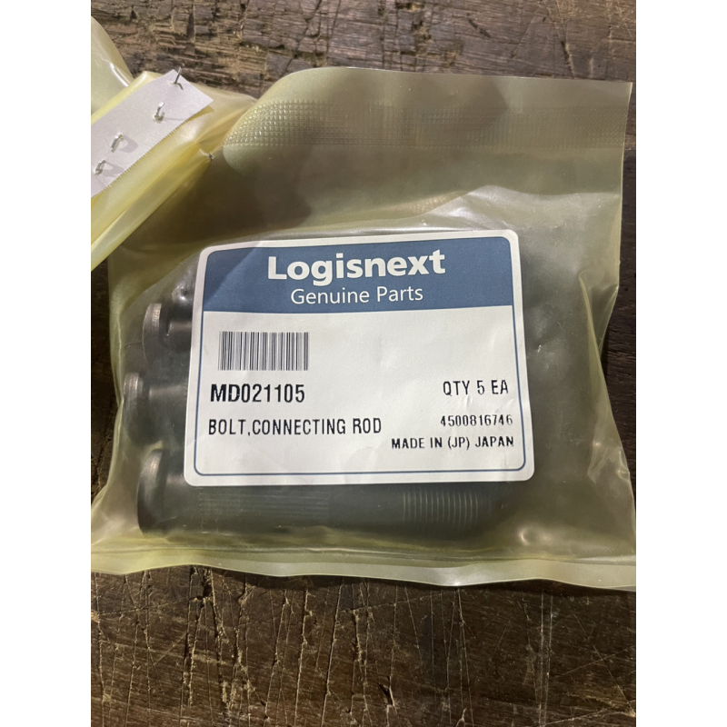 Болт шатуна Mitsubishi S3L, S4L - MD021105 Болт шатуна Mitsubishi S3L, S4L - MD021105